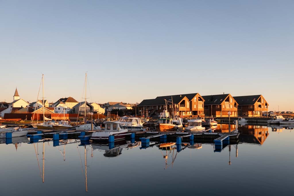 Borshavn i solnedgang, gjestehavna på Lista.