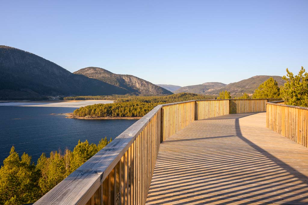 Utsikt mot Fyresvatn fra Tretoppvegen.