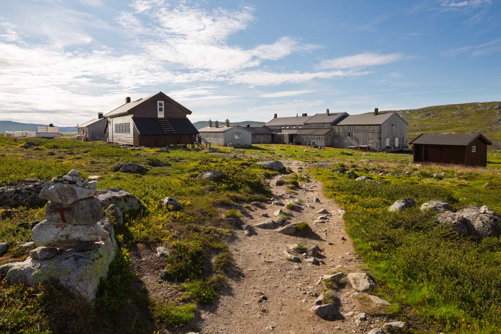 Krækkja DNT-turisthytte ved vannet på Hardangervidda, like før avreise siste dag.